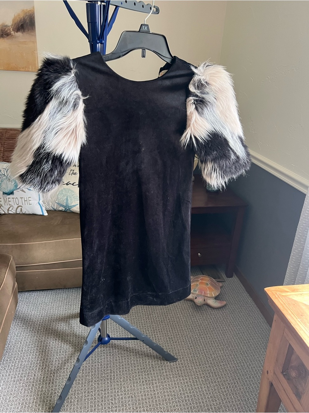 CCLA NY Black Velour Shift Dress Faux Fur Short Sleeves Zip Back sz 8 # 428